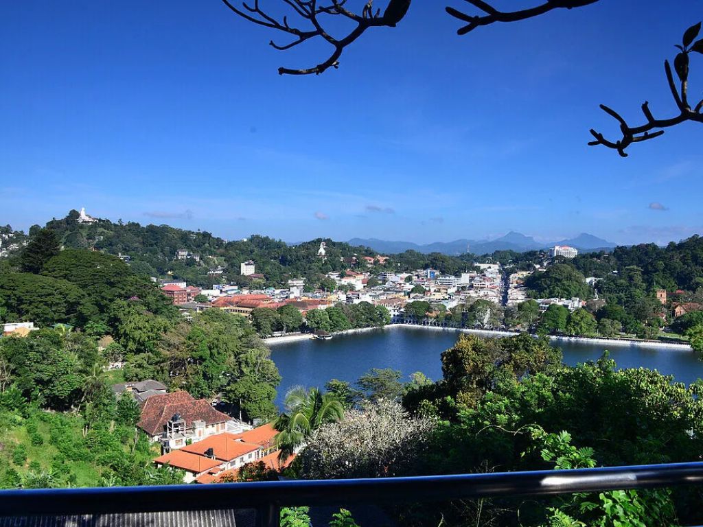 Enjoy the Kandy Viewpoint